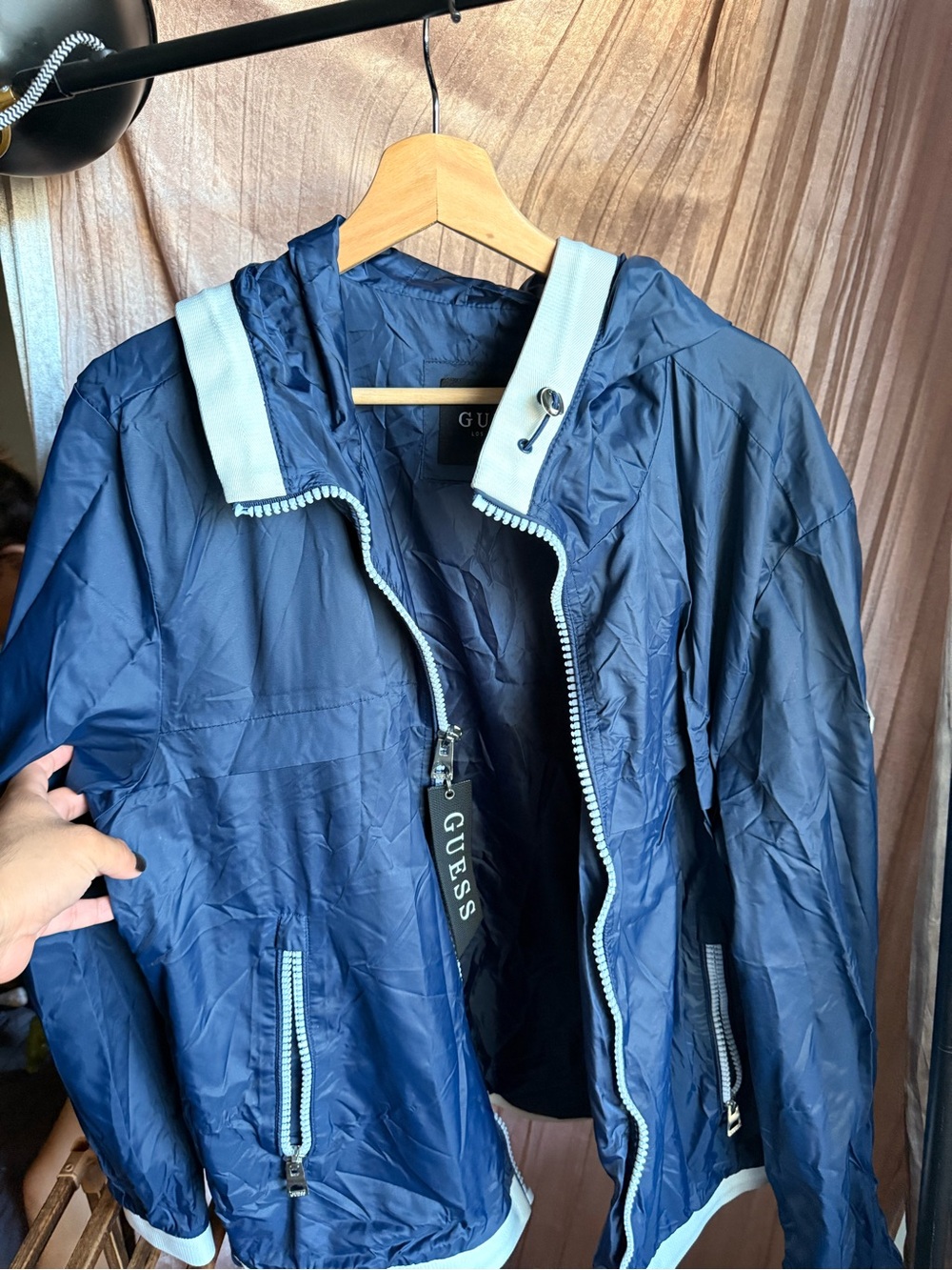 GUESS Men's Colorblock Windbreaker Jacket Navy Blue White Style 112AN616 Size XL